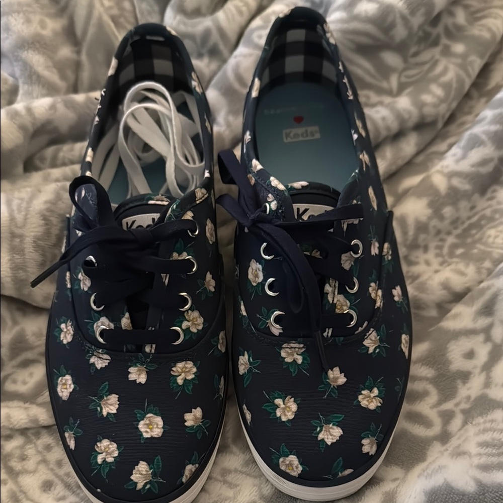 Draper James x Keds Women's Floral Navy Sneakers. Women’s Size 5.5